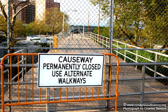 shark bridge_sign.6914