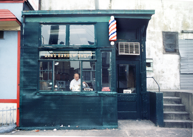 Charles Denson Dans Barbershop