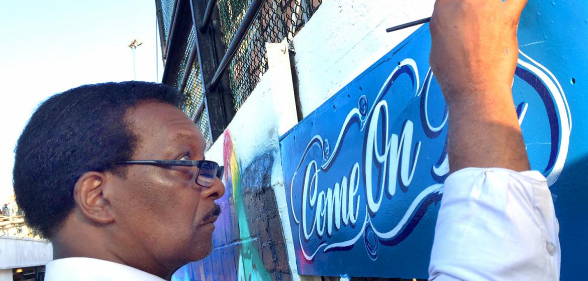 Meet the Artist! Legendary sign painter and Sea Gate resident Sam Moses